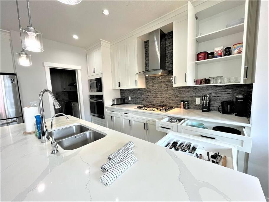 Willa Luxury Retreat For Large Groups Calgary Zewnętrze zdjęcie